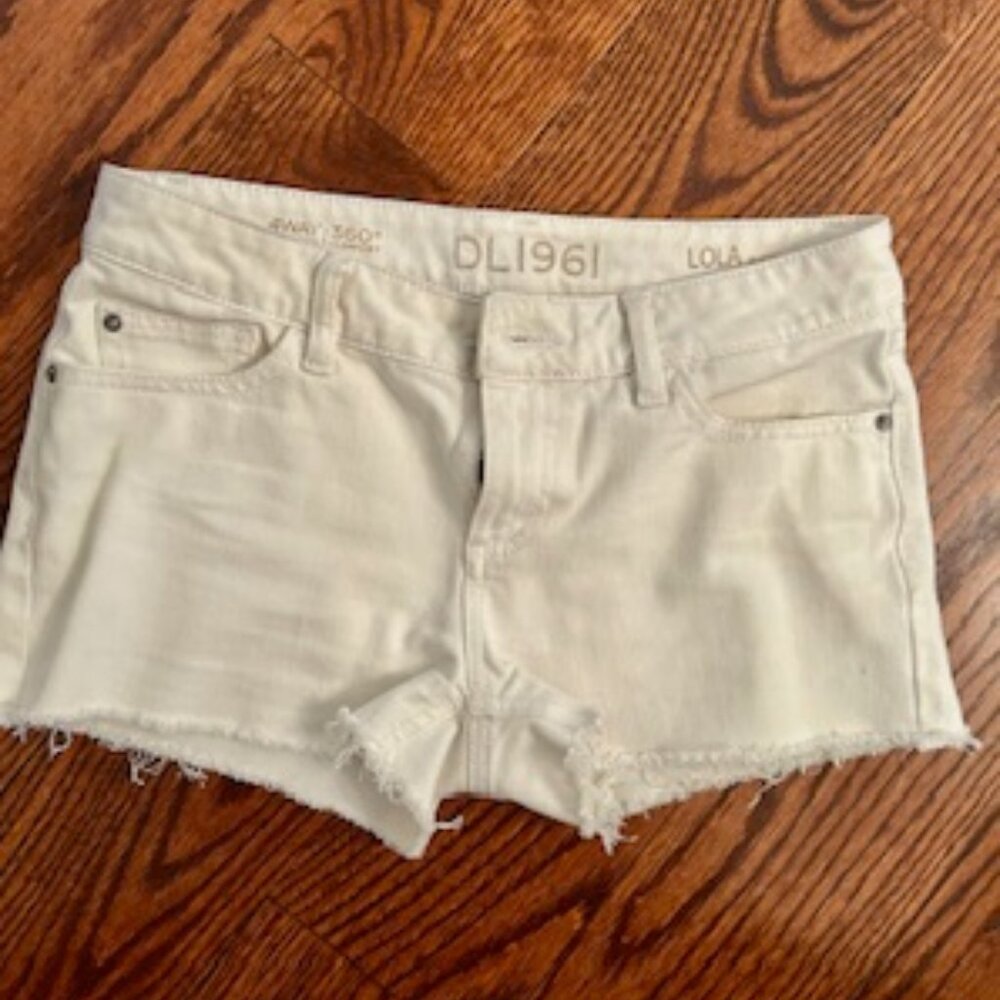 DL 1961 Lola Short
